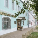 Вход в клинику